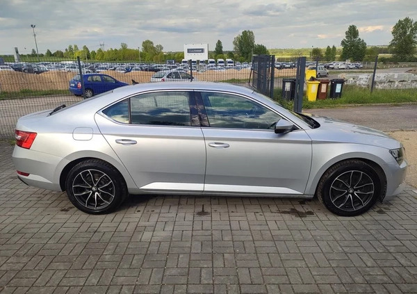 Skoda Superb cena 69000 przebieg: 80400, rok produkcji 2017 z Serock małe 121